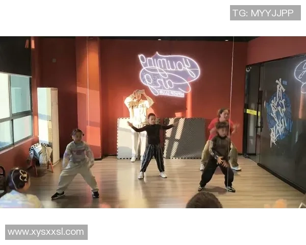 成都街舞队如何引领进攻革新潮流探索舞蹈艺术的新境界